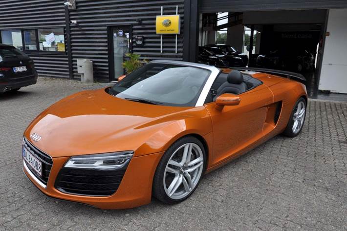 Orange Audi R8 fra 2012 set udefra