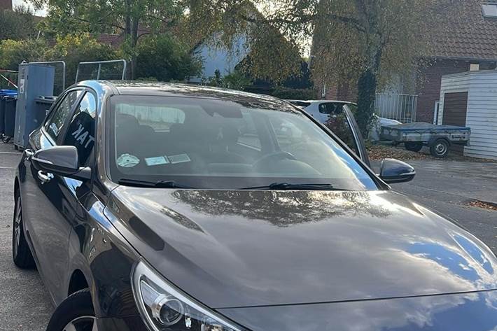 Brun Hyundai i30 fra 2019