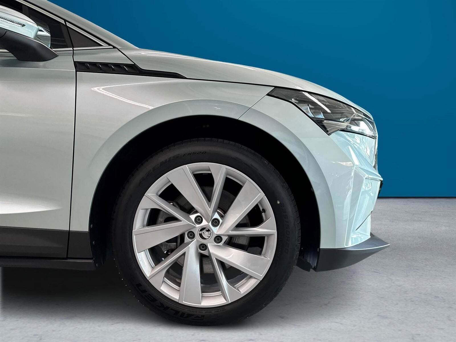 Blå Skoda Enyaq fra 2021