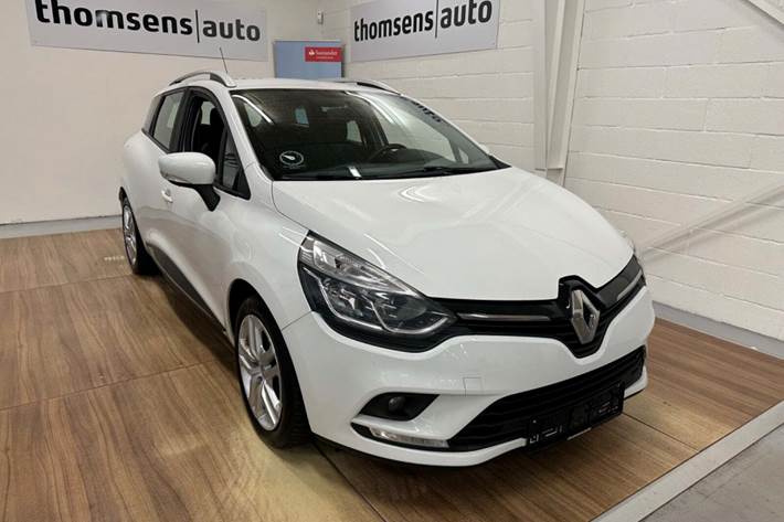 Hvid Renault Clio IV fra 2017 set udefra