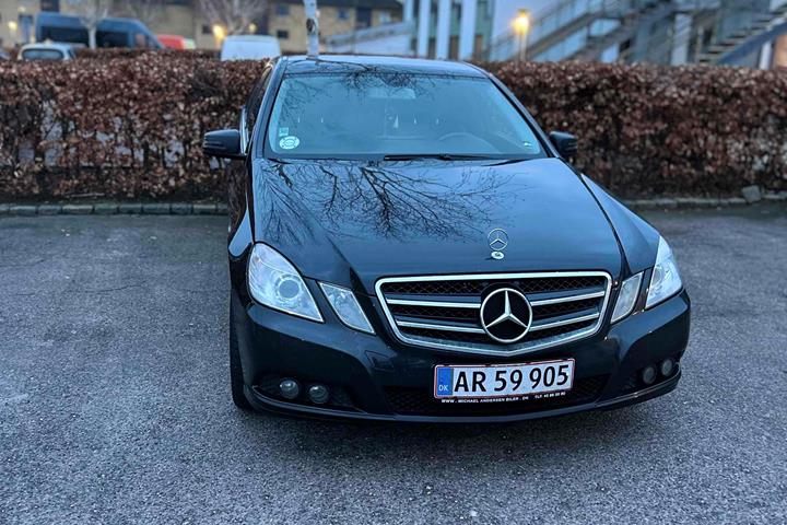 Sort Mercedes 200 E fra 2011