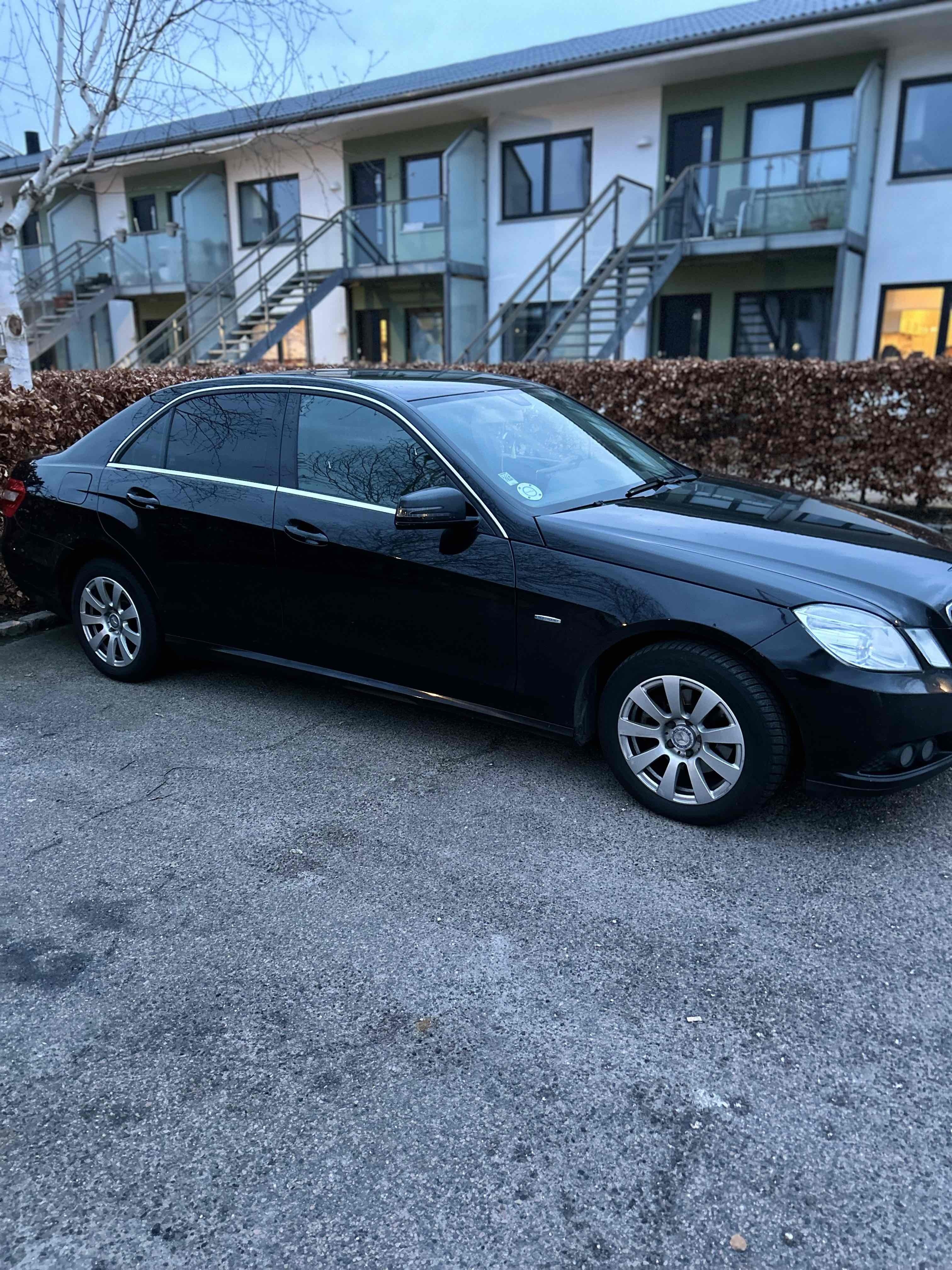 Sort Mercedes 200 E fra 2011