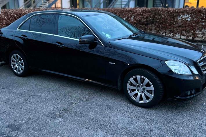 Sort Mercedes 200 E fra 2011