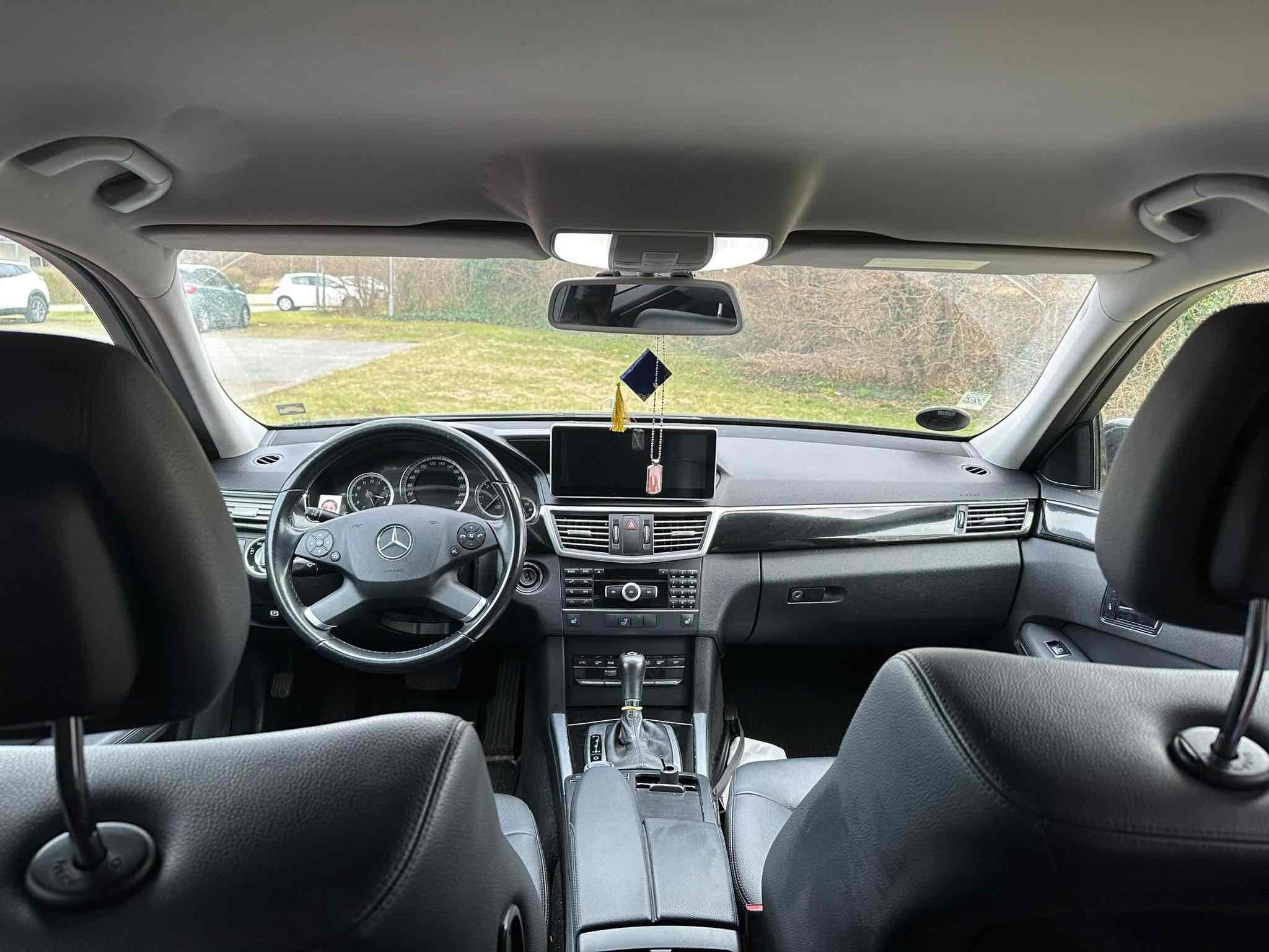 Sort Mercedes 200 E fra 2011