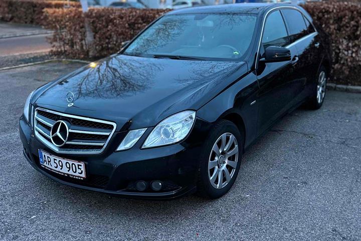Sort Mercedes 200 E fra 2011