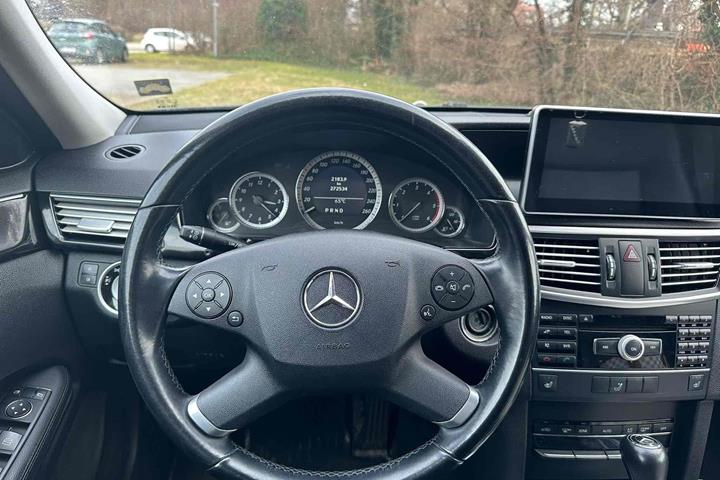 Sort Mercedes 200 E fra 2011