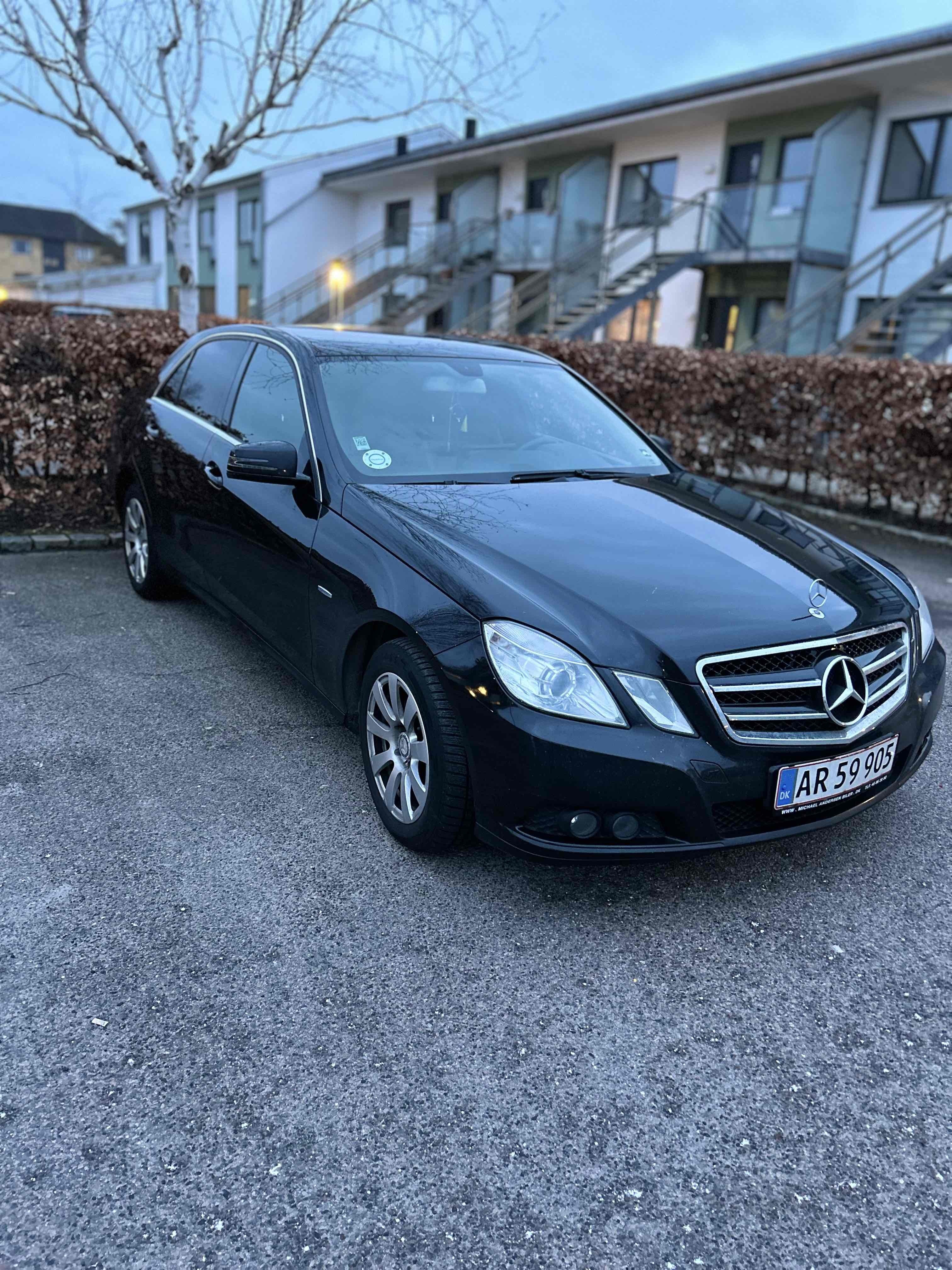 Sort Mercedes 200 E fra 2011
