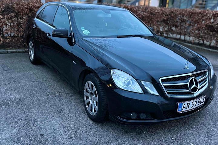 Sort Mercedes 200 E fra 2011