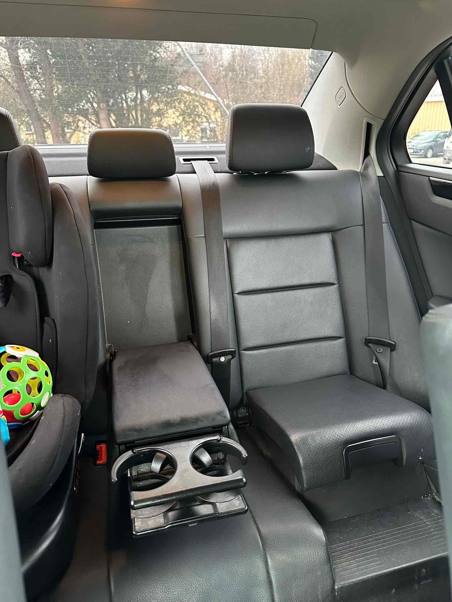 Sort Mercedes 200 E fra 2011