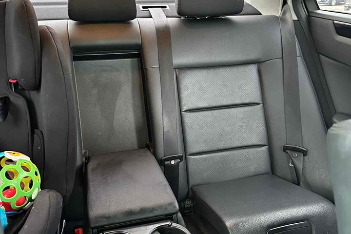 Sort Mercedes 200 E fra 2011