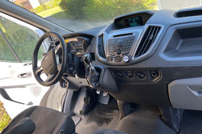 Hvid Ford Transit fra 2014
