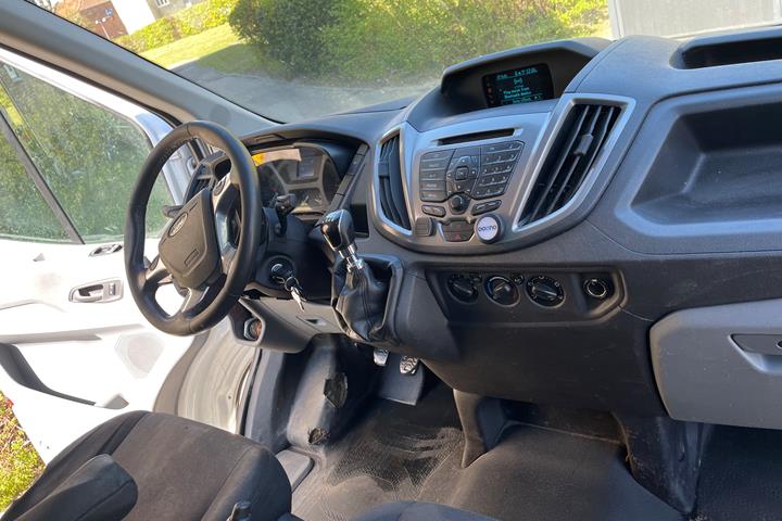 Hvid Ford Transit fra 2014