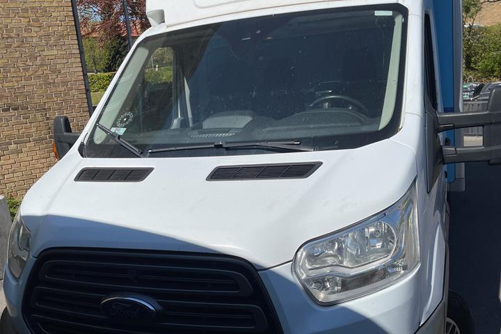 Hvid Ford Transit fra 2014