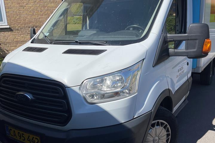Hvid Ford Transit fra 2014