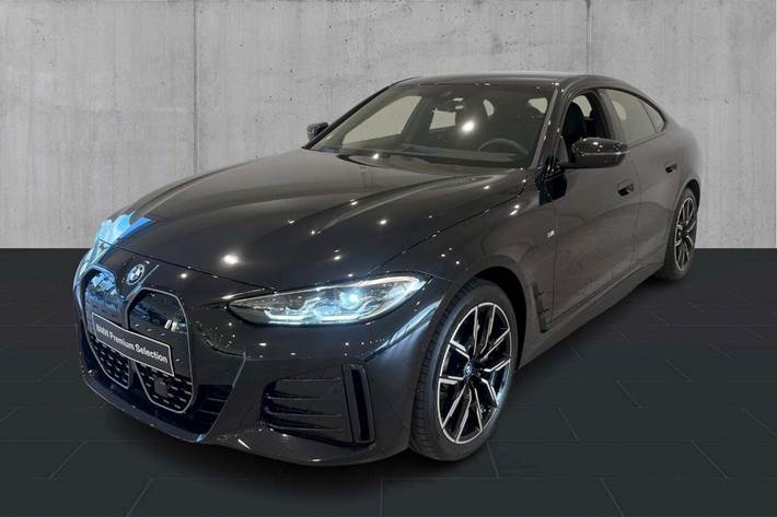 Sort BMW i4 fra 2024 set udefra
