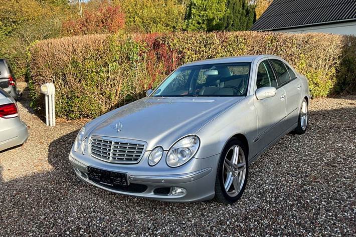 undefined Mercedes E500 fra 2003 set udefra