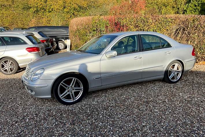 undefined Mercedes E500 fra 2003 set udefra