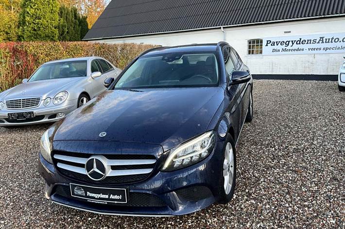 Blå Mercedes C220 d fra 2019
