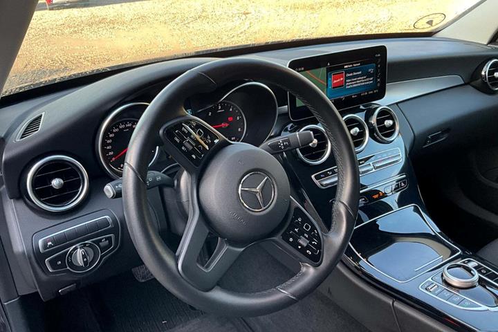 Blå Mercedes C220 d fra 2019