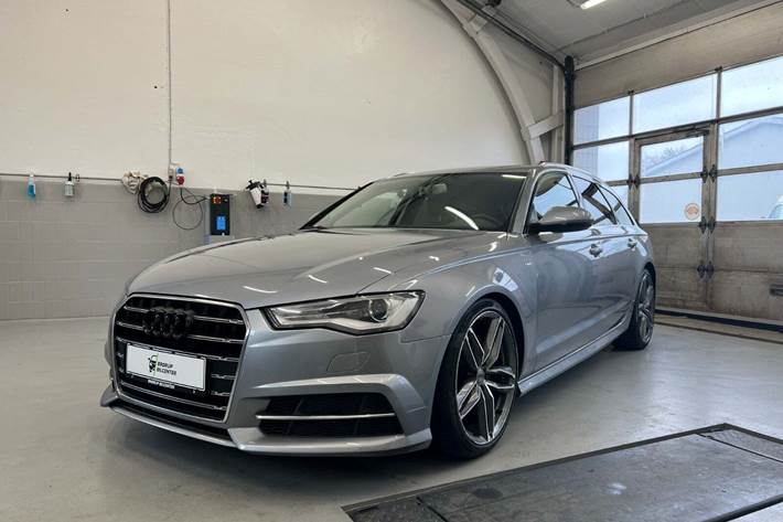 Grå Audi A6 fra 2018 set udefra