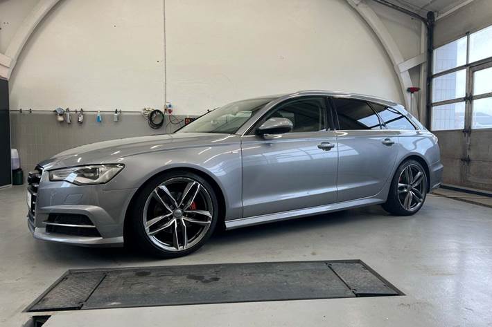 Grå Audi A6 fra 2018