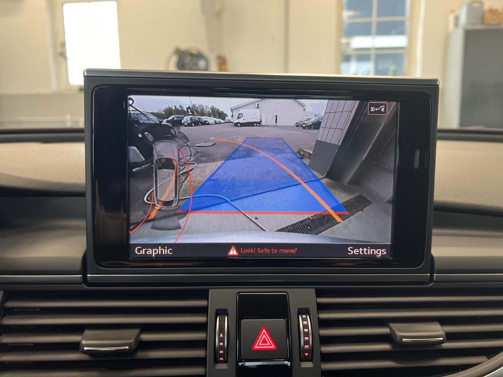 Grå Audi A6 fra 2018