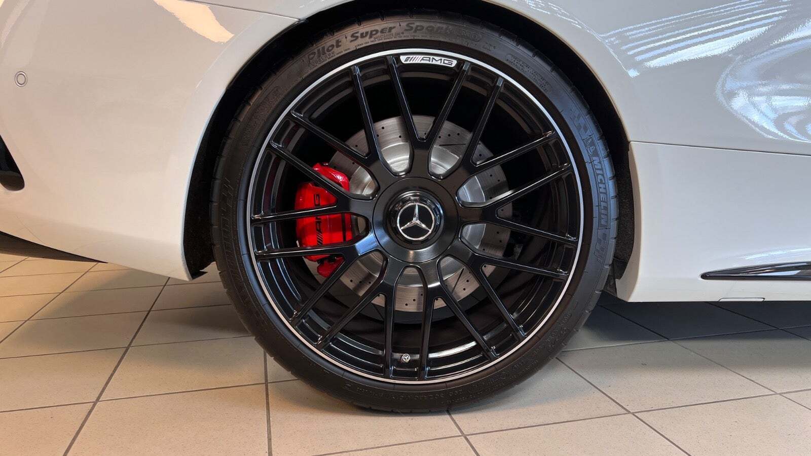 Hvid Mercedes C63 fra 2017