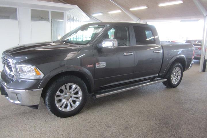 Grå Dodge RAM 1500 fra 2018