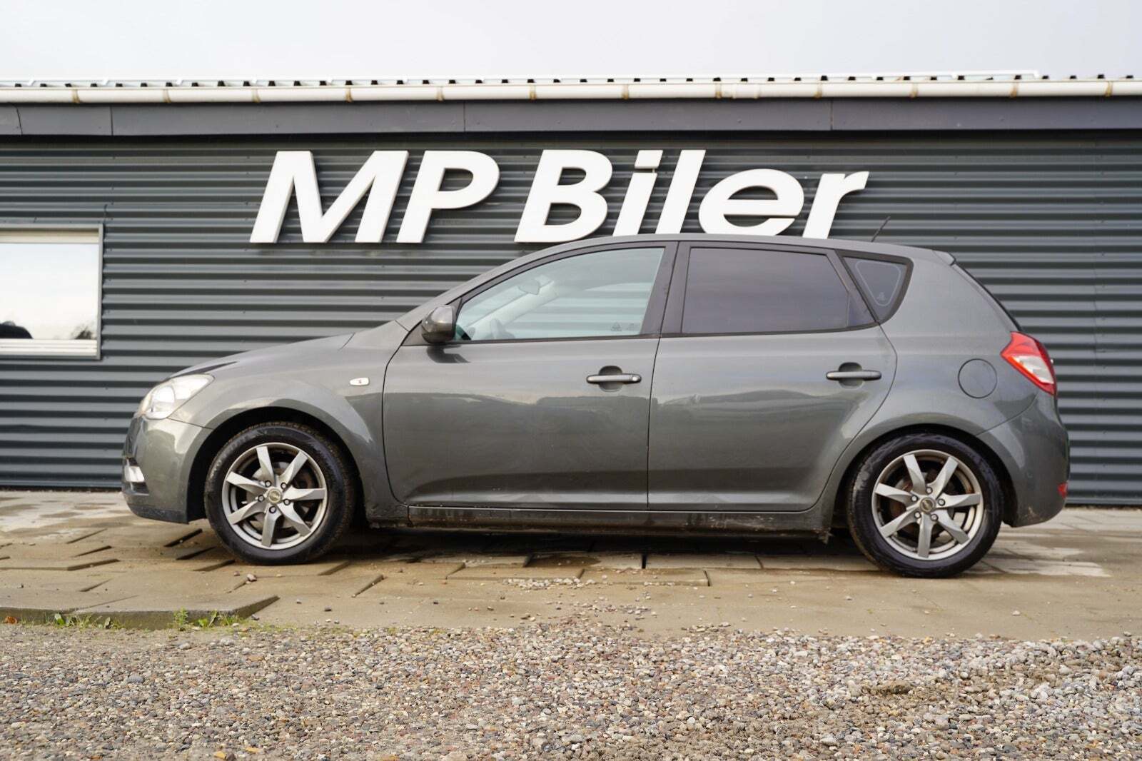 Grå Kia Ceed fra 2010