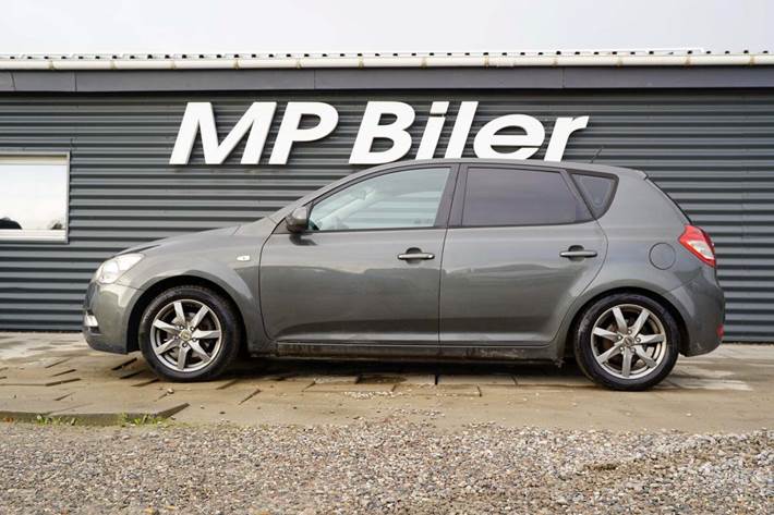 Grå Kia Ceed fra 2010