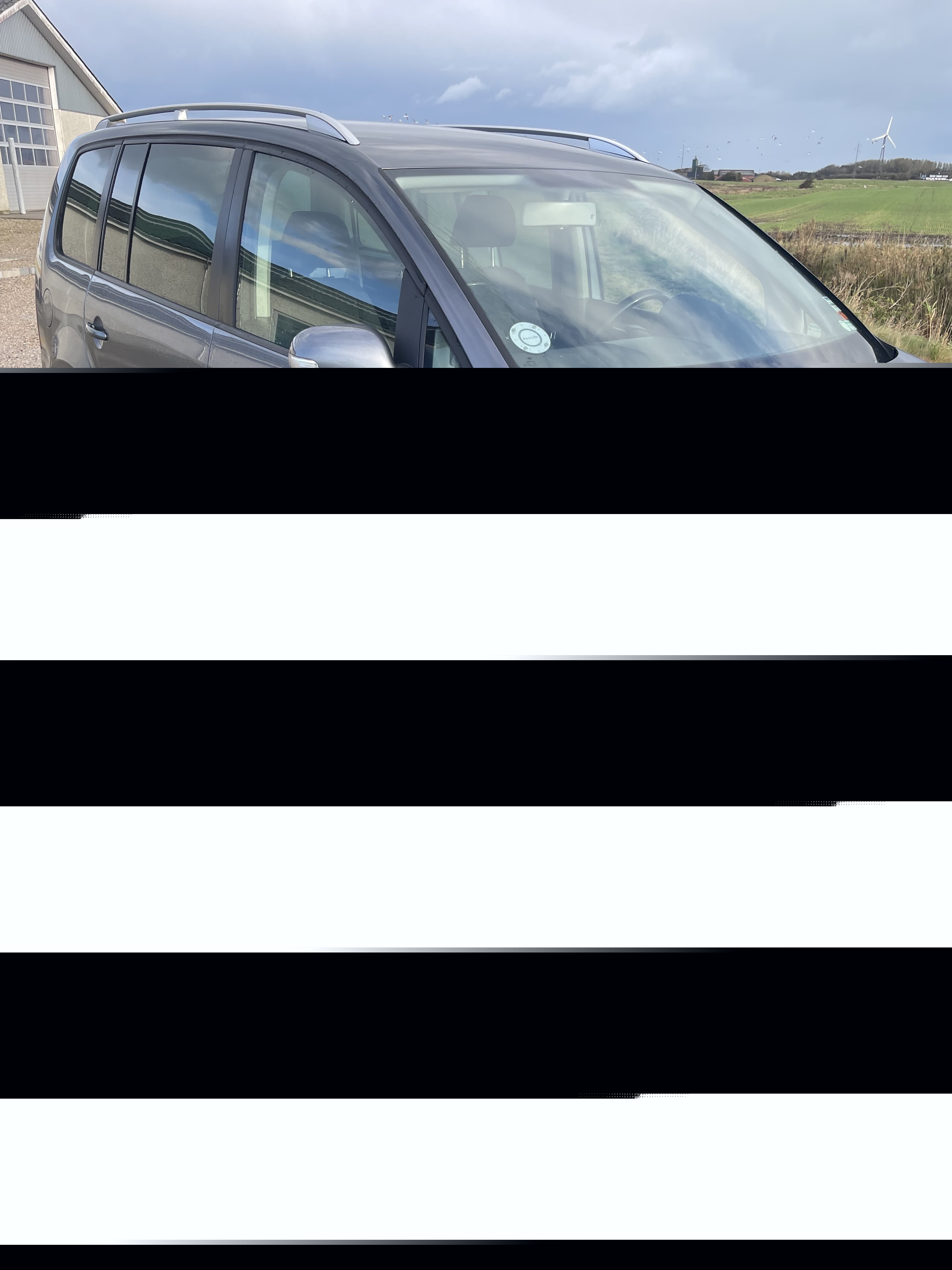 Grå VW Touran fra 2006