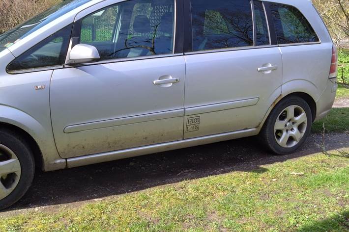 Grå Opel Zafira fra 2005