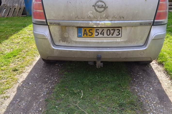 Grå Opel Zafira fra 2005