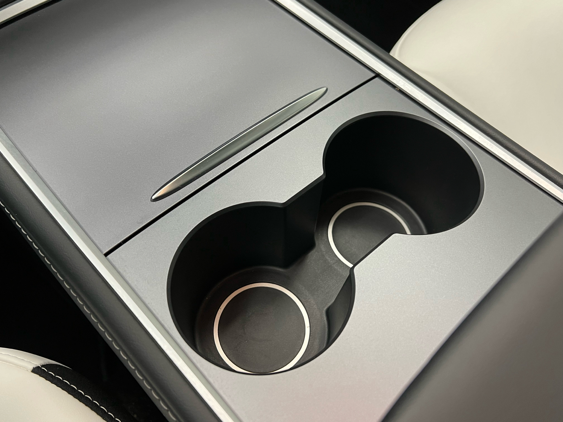 Blå Tesla Model Y fra 2022