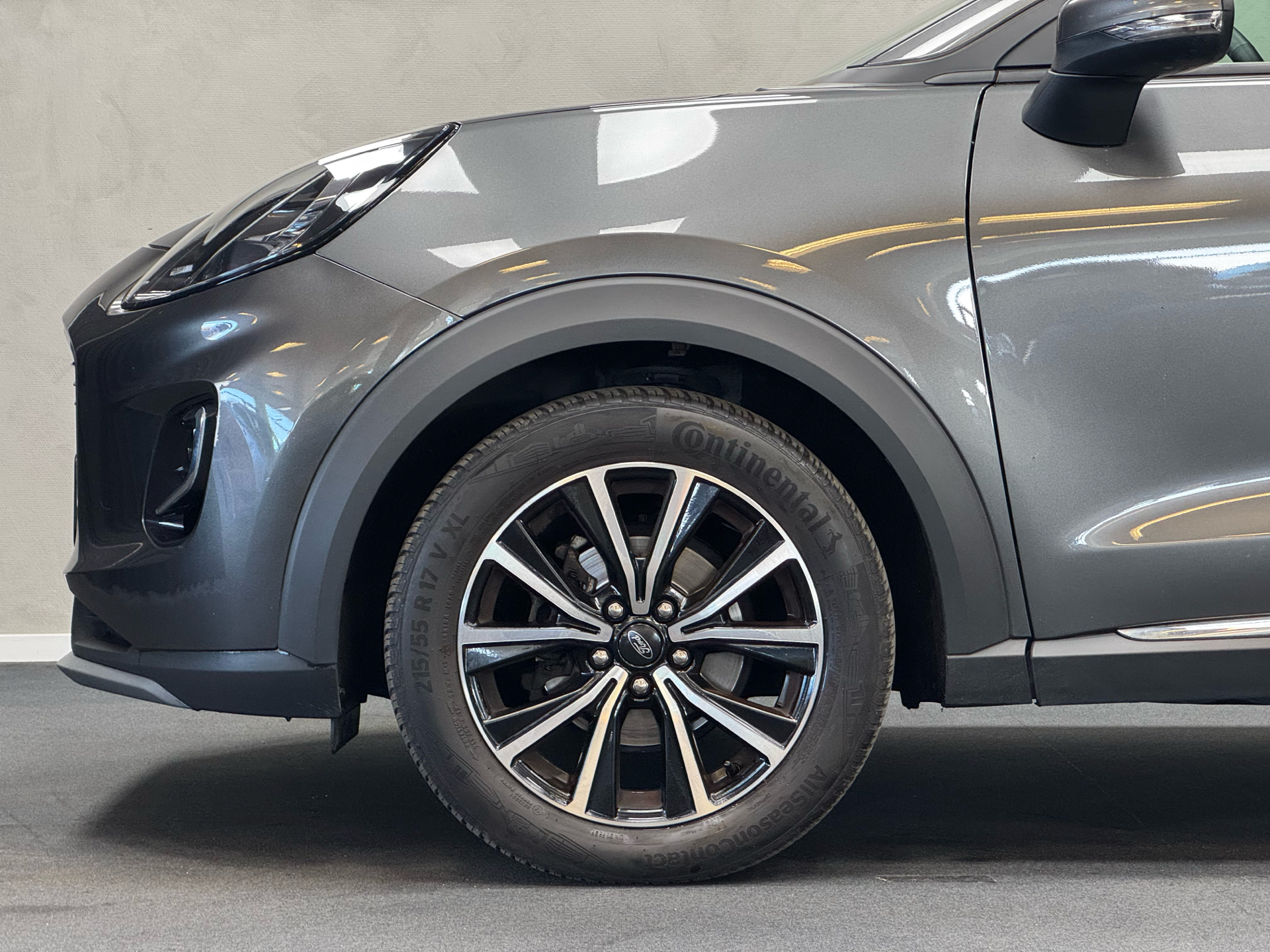 Grå Ford Puma fra 2021