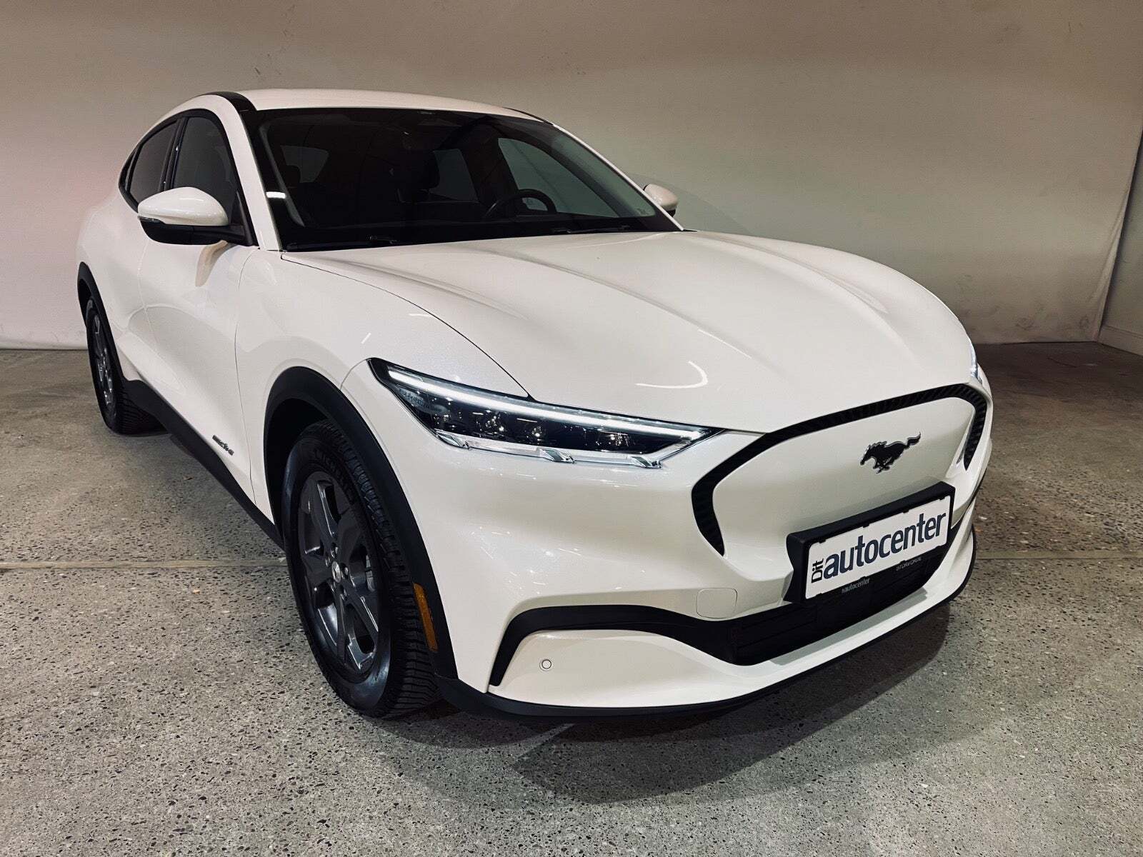 Hvid Ford Mustang Mach-E fra 2021