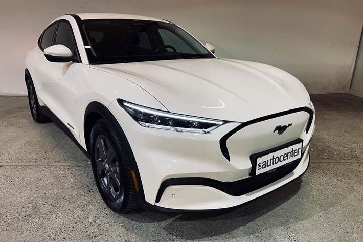 Hvid Ford Mustang Mach-E fra 2021