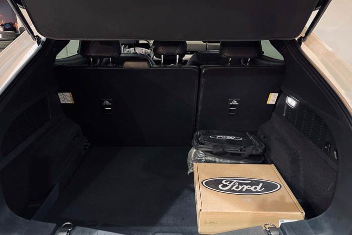 Hvid Ford Mustang Mach-E fra 2021