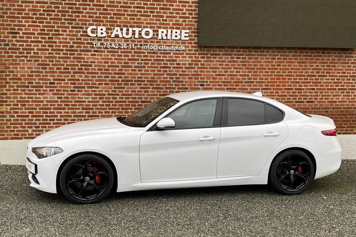 Hvid Alfa Romeo Giulia fra 2017