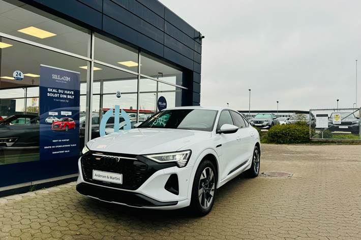 Hvid Audi Q8 fra 2023