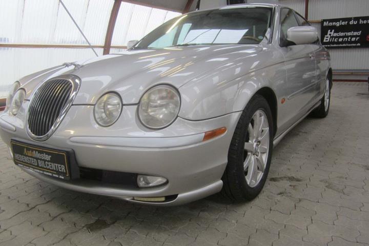 undefined Jaguar S-Type fra 1999 set udefra