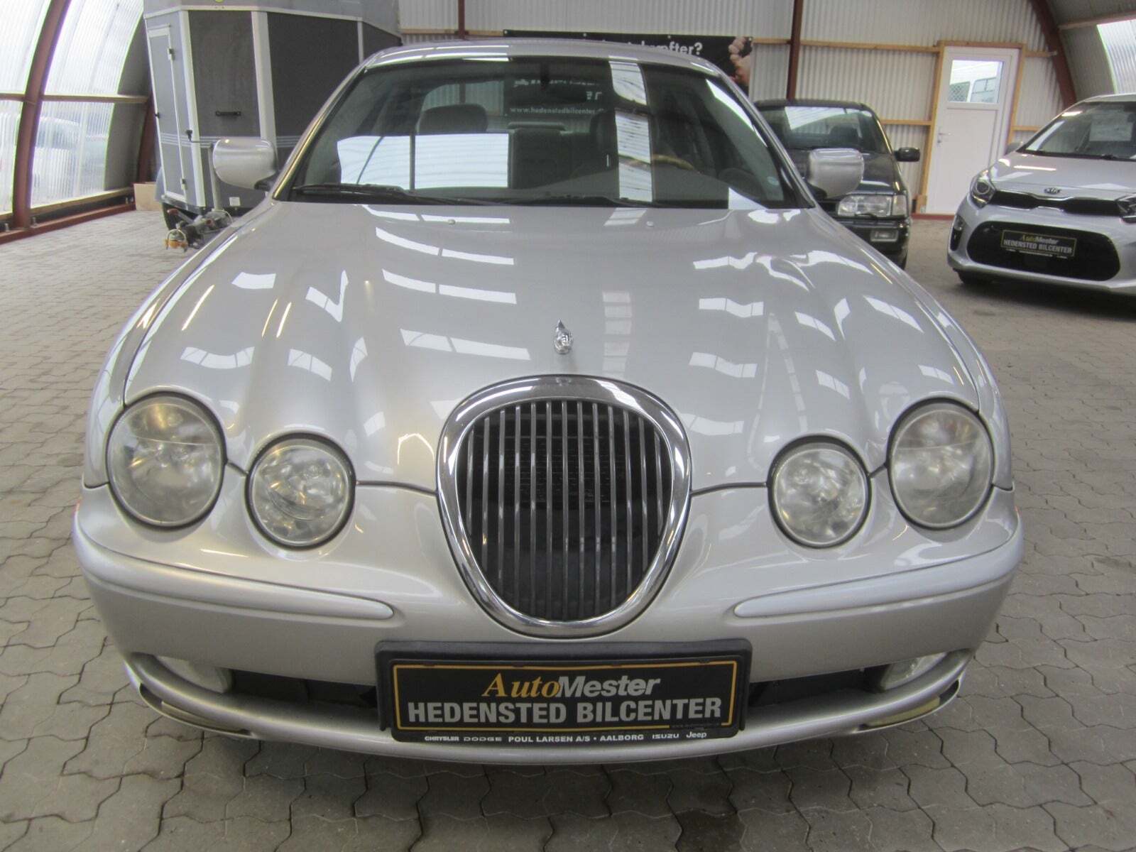 undefined Jaguar S-Type fra 1999 set udefra