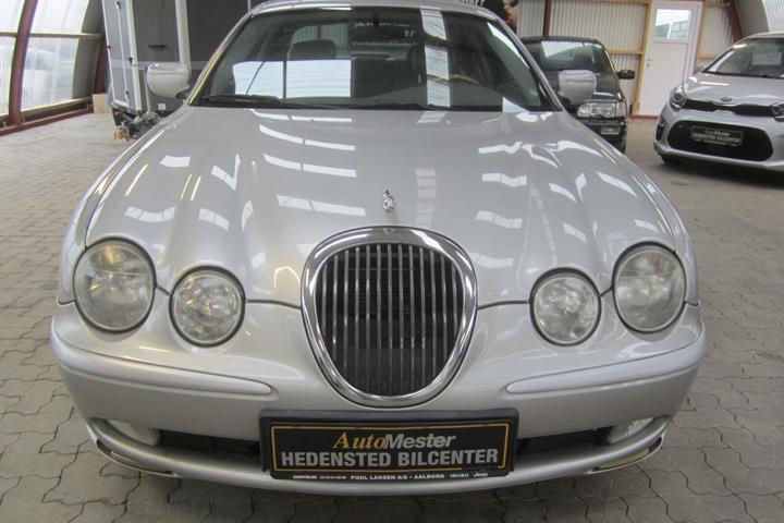 undefined Jaguar S-Type fra 1999 set udefra