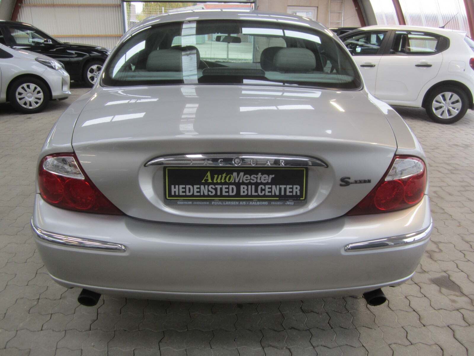 undefined Jaguar S-Type fra 1999 set udefra