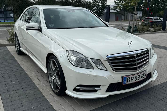 Hvid Mercedes E-Klasse fra 2012