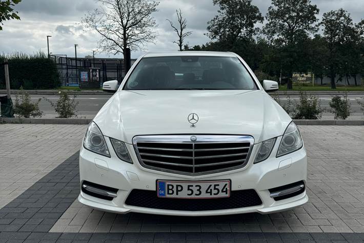 Hvid Mercedes E-Klasse fra 2012