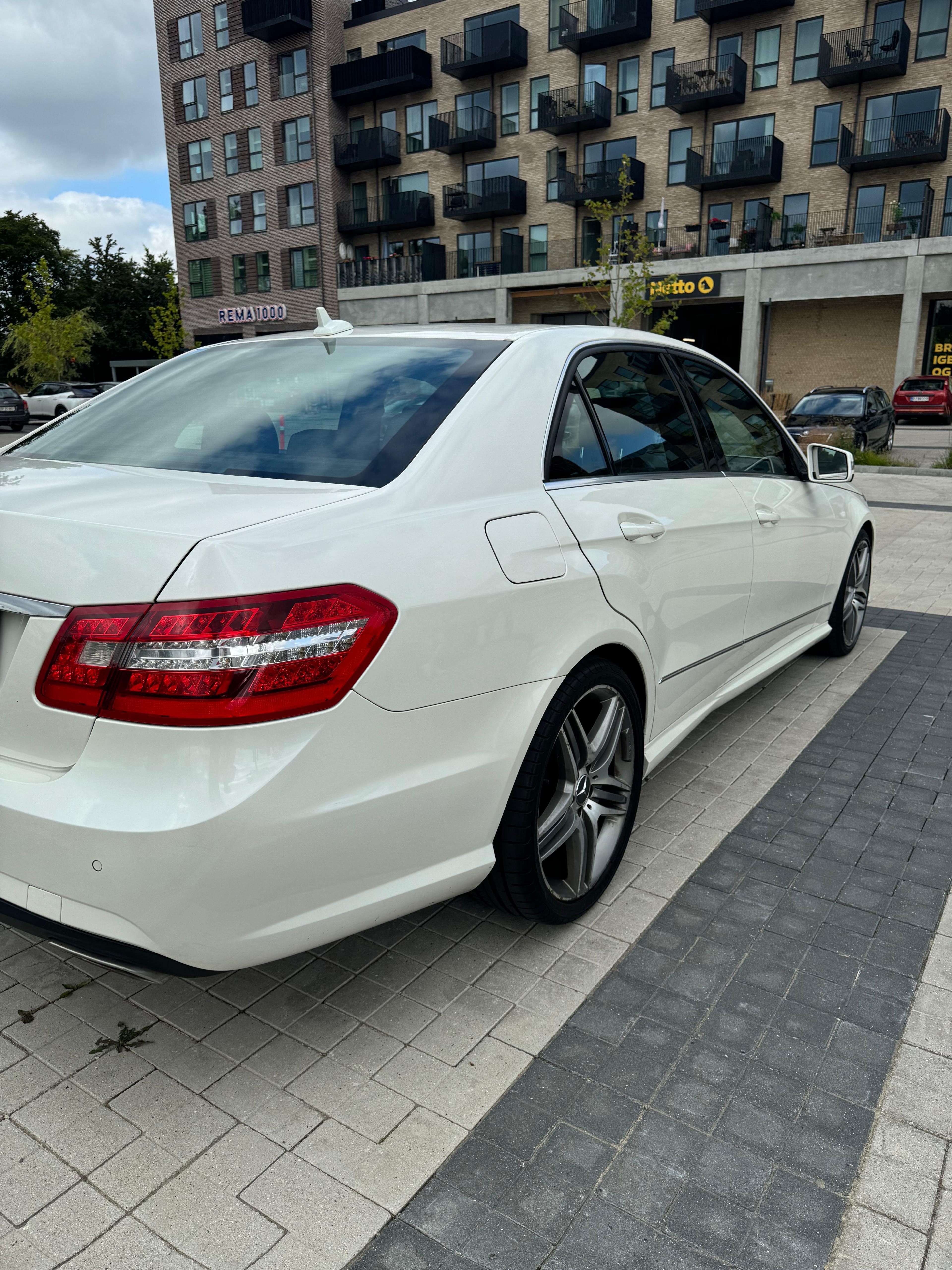 Hvid Mercedes E-Klasse fra 2012