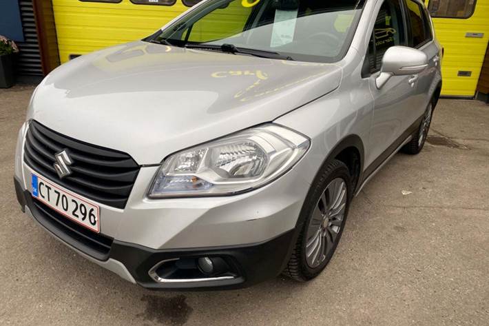 Sølv Suzuki S-Cross fra 2013