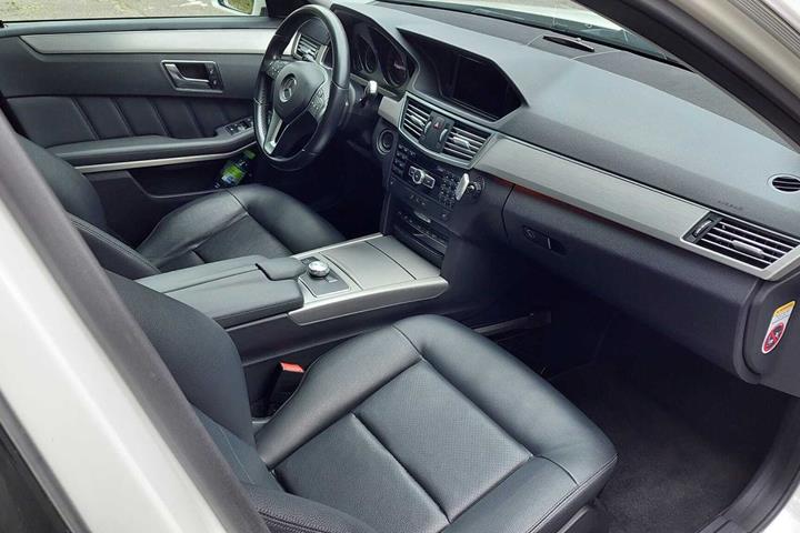 Hvid Mercedes E-Klasse fra 2012