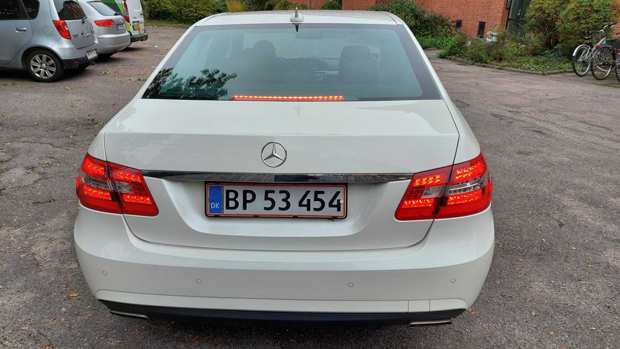 Hvid Mercedes E-Klasse fra 2012